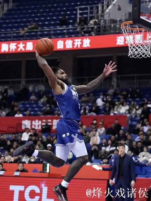 斯波谈鲍威尔:他展现出色表现,进攻端展现全面能力 斯波谈鲍威尔:他展现出色表现,进攻端展现全面能力